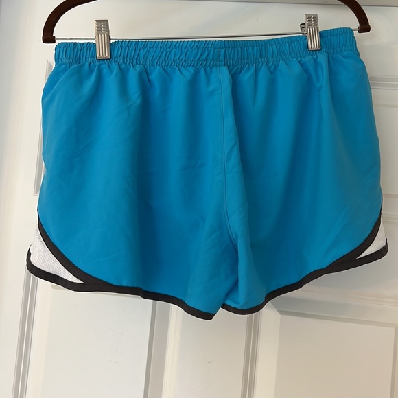 Under Armour Blue lined running shorts, Size Large, inside key pocket - Picture 4 of 4